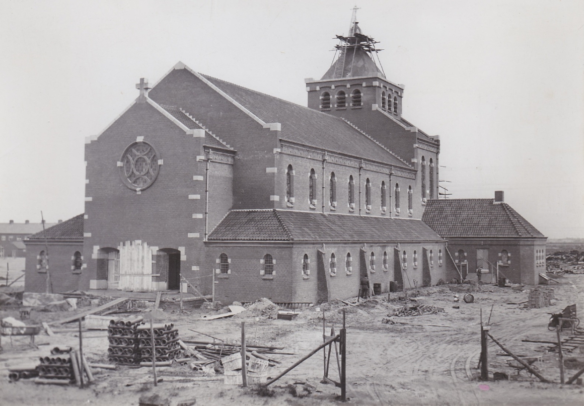 Kerk bijna gereed 1950